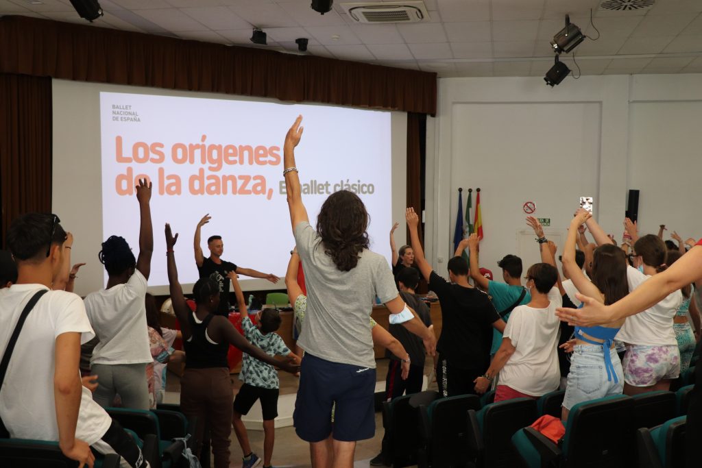 Taller del BNE para niños, niñas y adolescentes de Aldeas Infantiles SOS en Granada