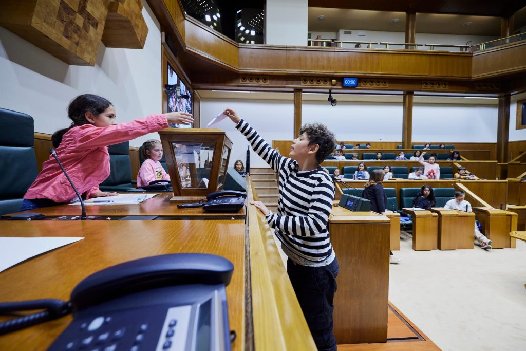 Pleno-Infantil-Parlamento-Vasco-2023