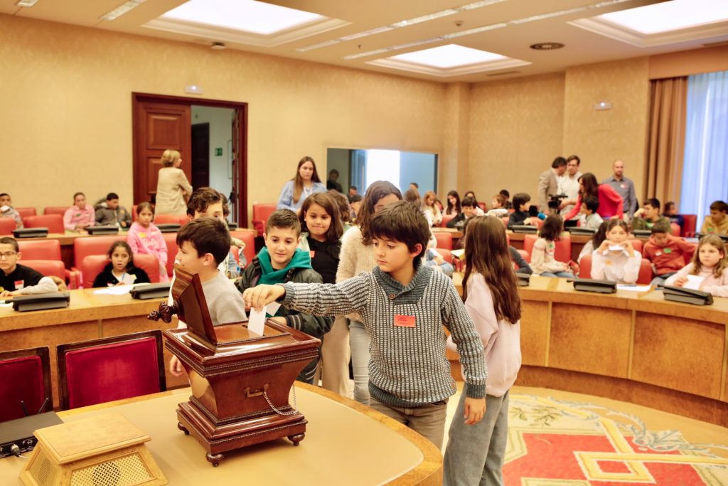 Pleno-infantil-Congreso-Diputados-Madrid-Dia-Niño