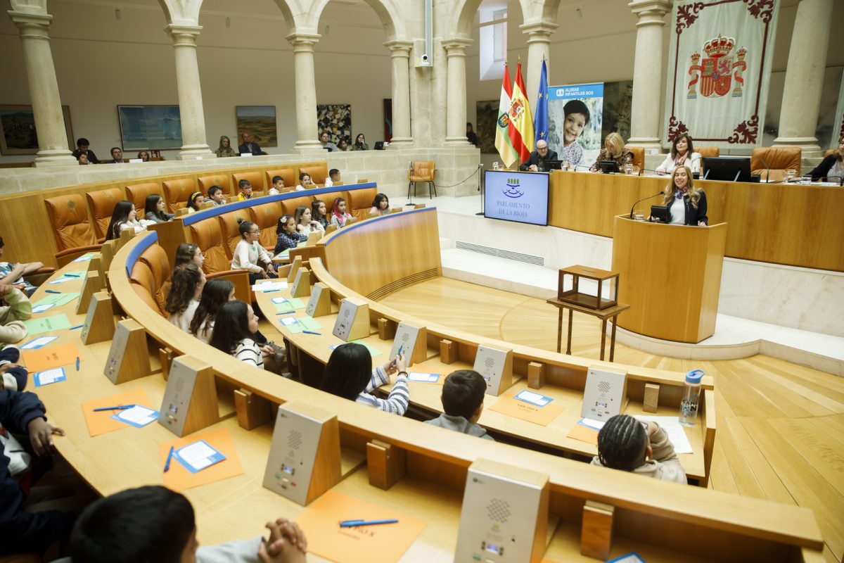 escolares riojanos en el parlamento