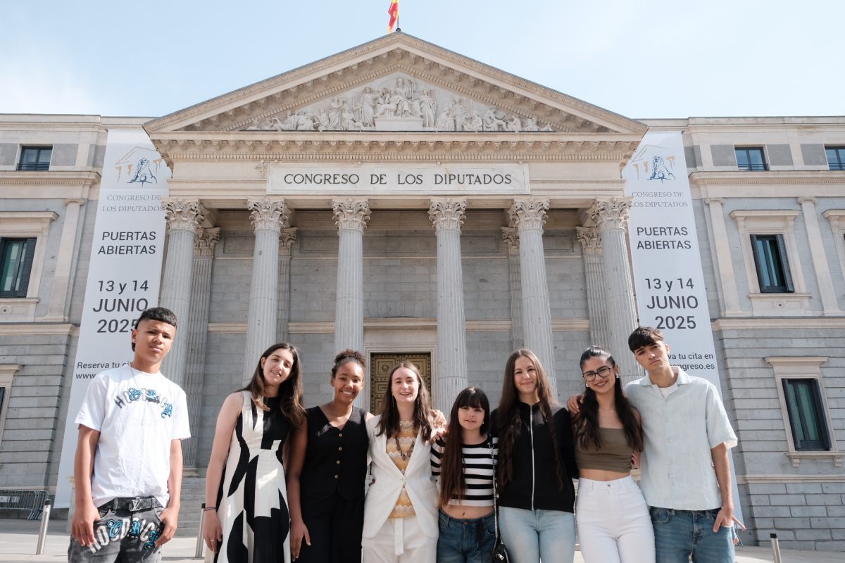 congreso de diputados con adolescentes