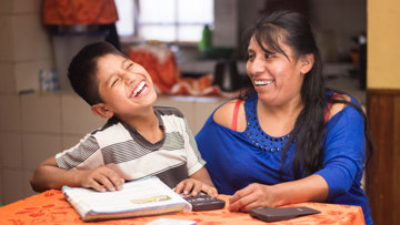 niño estudiando